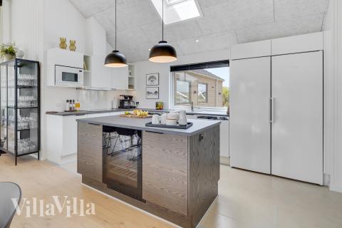 Die Küche in dem Luxusferienhaus Nr. 900 ist so gut ausgestattet, dass man problemlos Mahlzeiten für 18 Personen zubereiten kann.