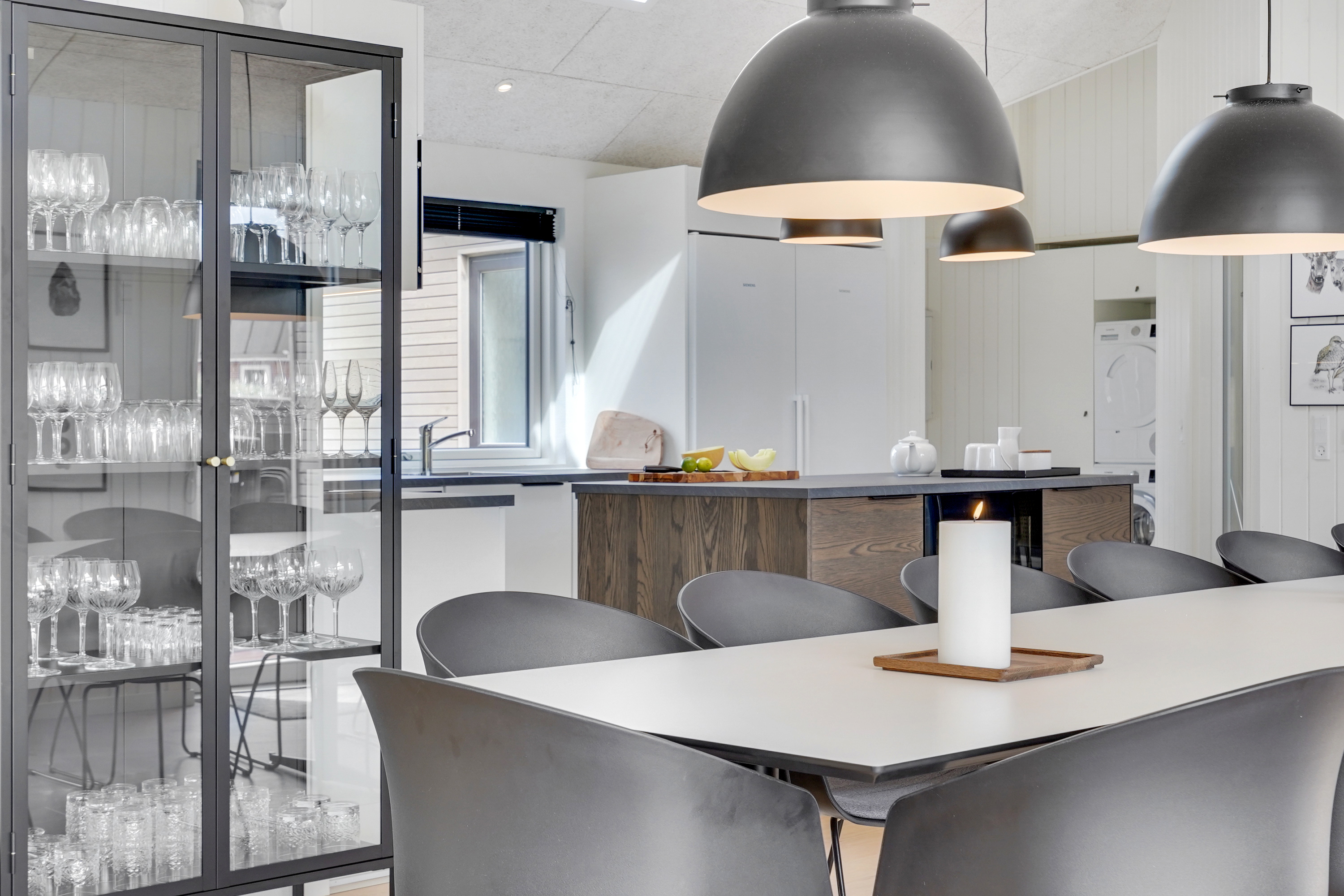 Aufenthaltsraum mit Platz für 18 im Luxusferienhaus Nr. 900.