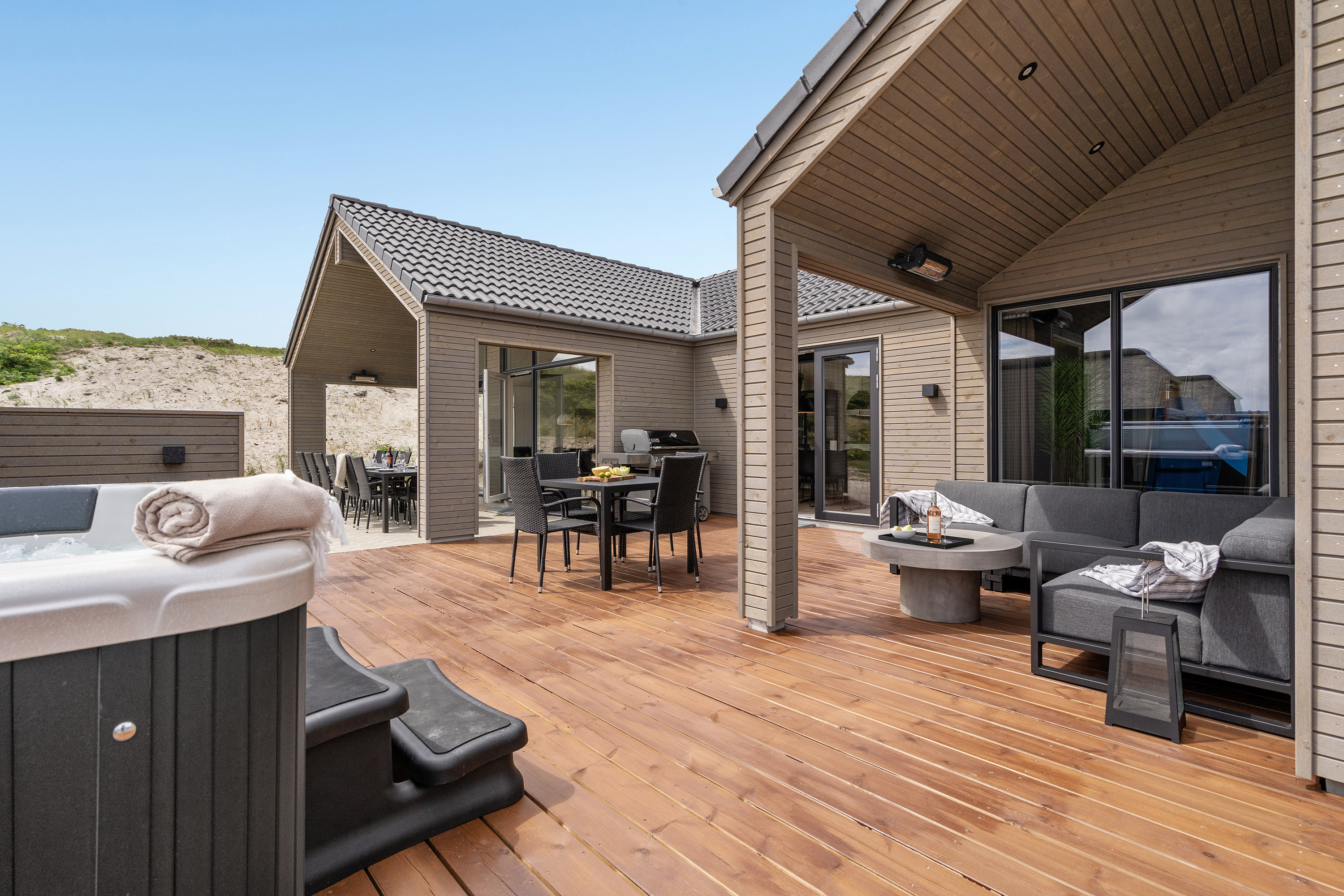 Das Luxusferienhaus Nr. 900 hat eine tolle Terrasse, die mit hochwertigen Gartenmöbeln für 18 Personen ausgestattet ist.