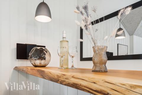 Das Ferienhaus 906 ist mit eigener Bar ausgestattet