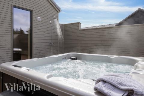 Genießen Sie den warmen Whirlpool im Luxusferienhaus Nr. 906 in Fünen und seine Inseln