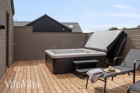 Das Luxusferienhaus Nr. 906 bietet u. a. einen tollen Whirlpool