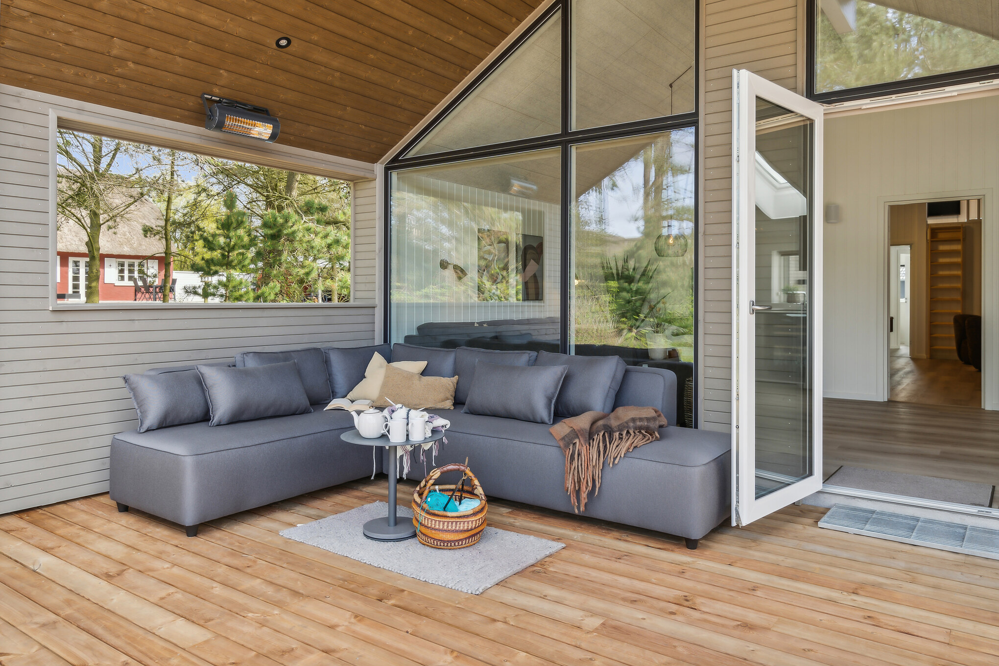 Das Luxusferienhaus Nr. 906 hat eine tolle Terrasse, die mit hochwertigen Gartenmöbeln für 18 Personen ausgestattet ist.