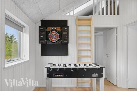 Das Luxusferienhaus 906 für 18 Personen hat einen großen Aktivitätsraum mit u. a. Billard und Darts