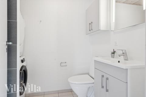 Eines der Badezimmer im Luxusferienhaus Nr. 387