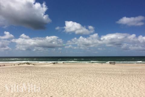 Der Strand in der Nähe von Luxusferienhaus Nr. 387.