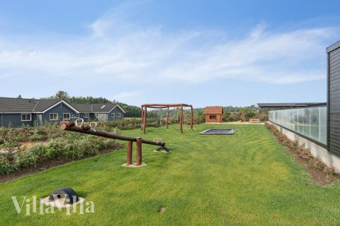 Zu dem attraktiven Ferienhaus Nr. 686 in Limfjord gehört auch ein tolles Angebot im Außenbereich, z. B. Spieleturm und Schaukeln