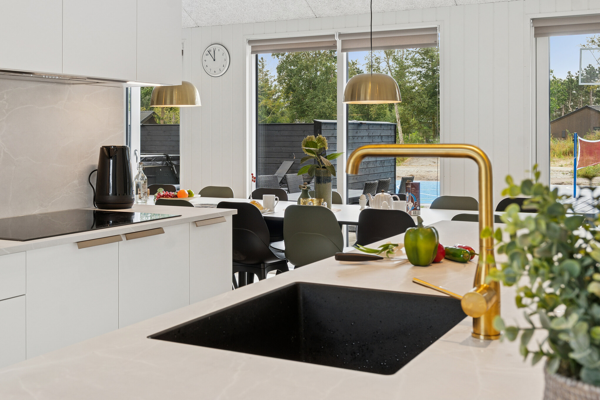 Die Küche in dem Luxusferienhaus Nr. 697 ist so gut ausgestattet, dass man problemlos Mahlzeiten für 20 Personen zubereiten kann.