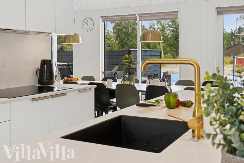 Die Küche in dem Luxusferienhaus Nr. 697 ist so gut ausgestattet, dass man problemlos Mahlzeiten für 20 Personen zubereiten kann.