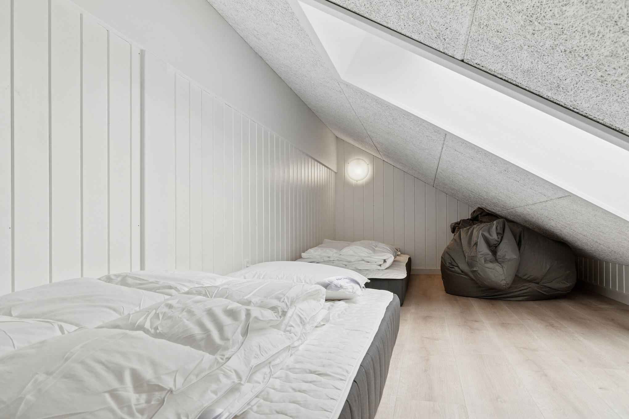 Einige der 20 Schlafgelegenheiten befinden sich im Luxusferienhaus Nr. 697 auf dem ausgebauten Dachboden