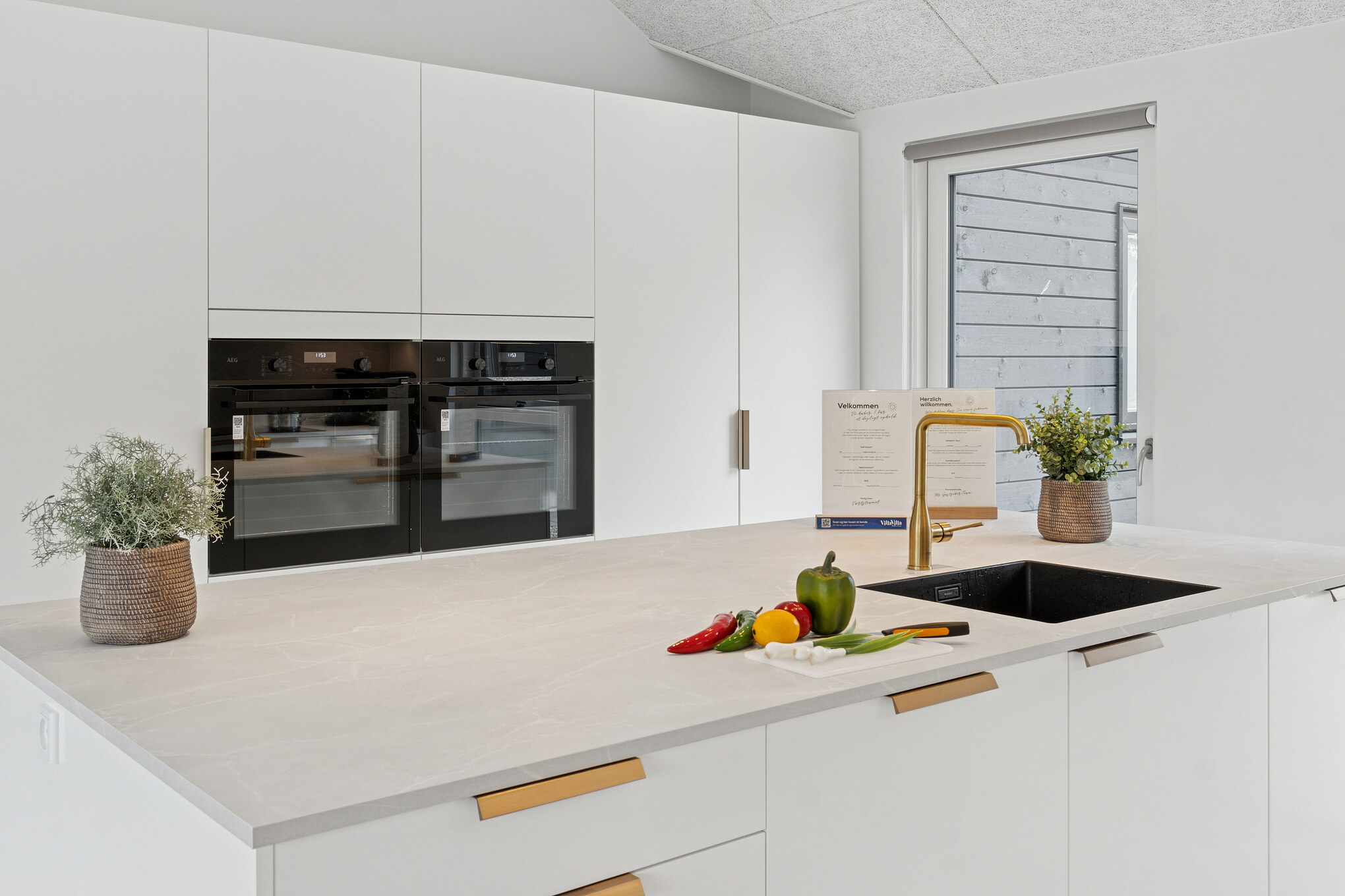 Gut ausgestattete Küche im Luxusferienhaus Nr. 697 in Lolland/Falster/Mön.