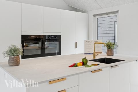 Gut ausgestattete Küche im Luxusferienhaus Nr. 697 in Lolland/Falster/Mön.