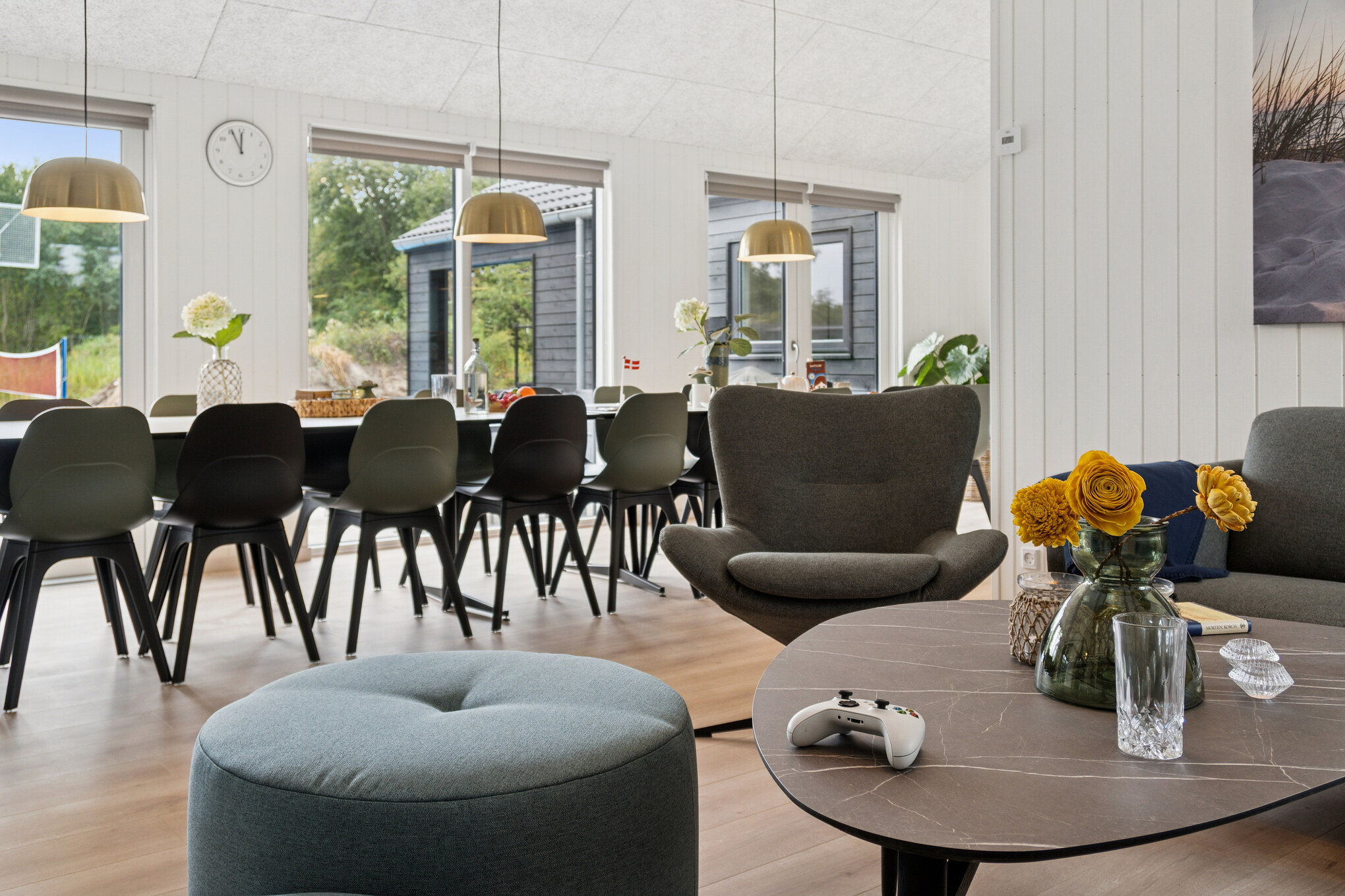 Die Couch im Luxusferienhaus Nr. 697 in Lolland/Falster/Mön lädt zu Gesellschaftsspielen oder zu Kinoabenden ein.