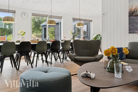 Die Couch im Luxusferienhaus Nr. 697 in Lolland/Falster/Mön lädt zu Gesellschaftsspielen oder zu Kinoabenden ein.