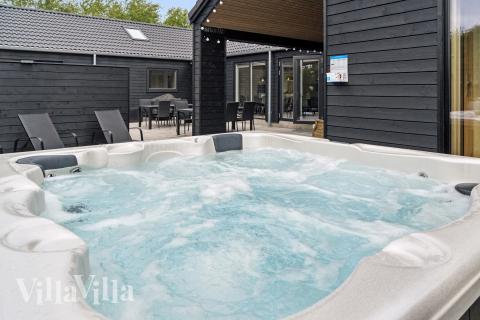 Das Luxusferienhaus Nr. 697 bietet u. a. einen tollen Whirlpool