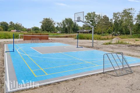 Neben den vielen schönen Stunden, die man im Poolbereich des Hauses verbringen kann, bietet das Luxusferienhaus 697 auch zahlreiche Freizeitangebote im Freien
