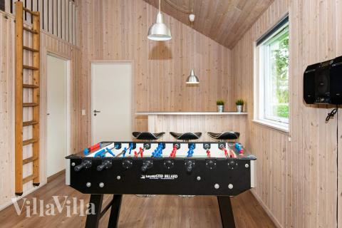 Das Luxusferienhaus 223 für 18 Personen hat einen großen Aktivitätsraum mit u. a. Billard und Darts
