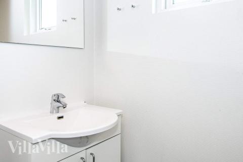 Eines der Badezimmer im Luxusferienhaus Nr. 223