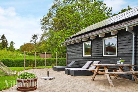 Auf der Terrasse des Ferienhauses Nr. 223 ist Platz für 18 Personen.