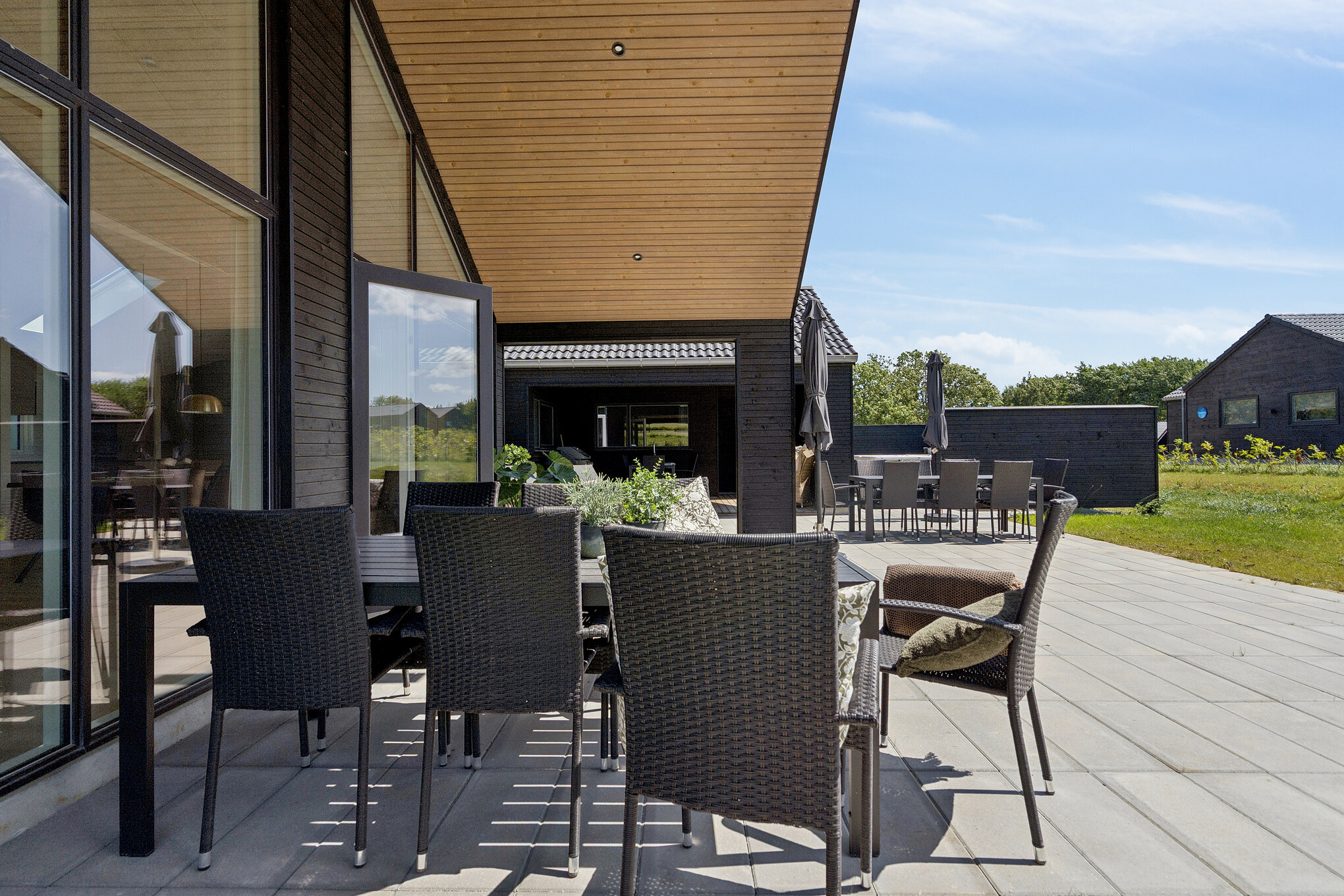Das Luxusferienhaus Nr. 911 hat eine tolle Terrasse, die mit hochwertigen Gartenmöbeln für 20 Personen ausgestattet ist.