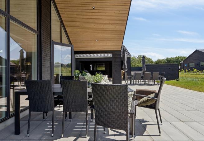 Das Luxusferienhaus Nr. 911 hat eine tolle Terrasse, die mit hochwertigen Gartenmöbeln für 20 Personen ausgestattet ist.