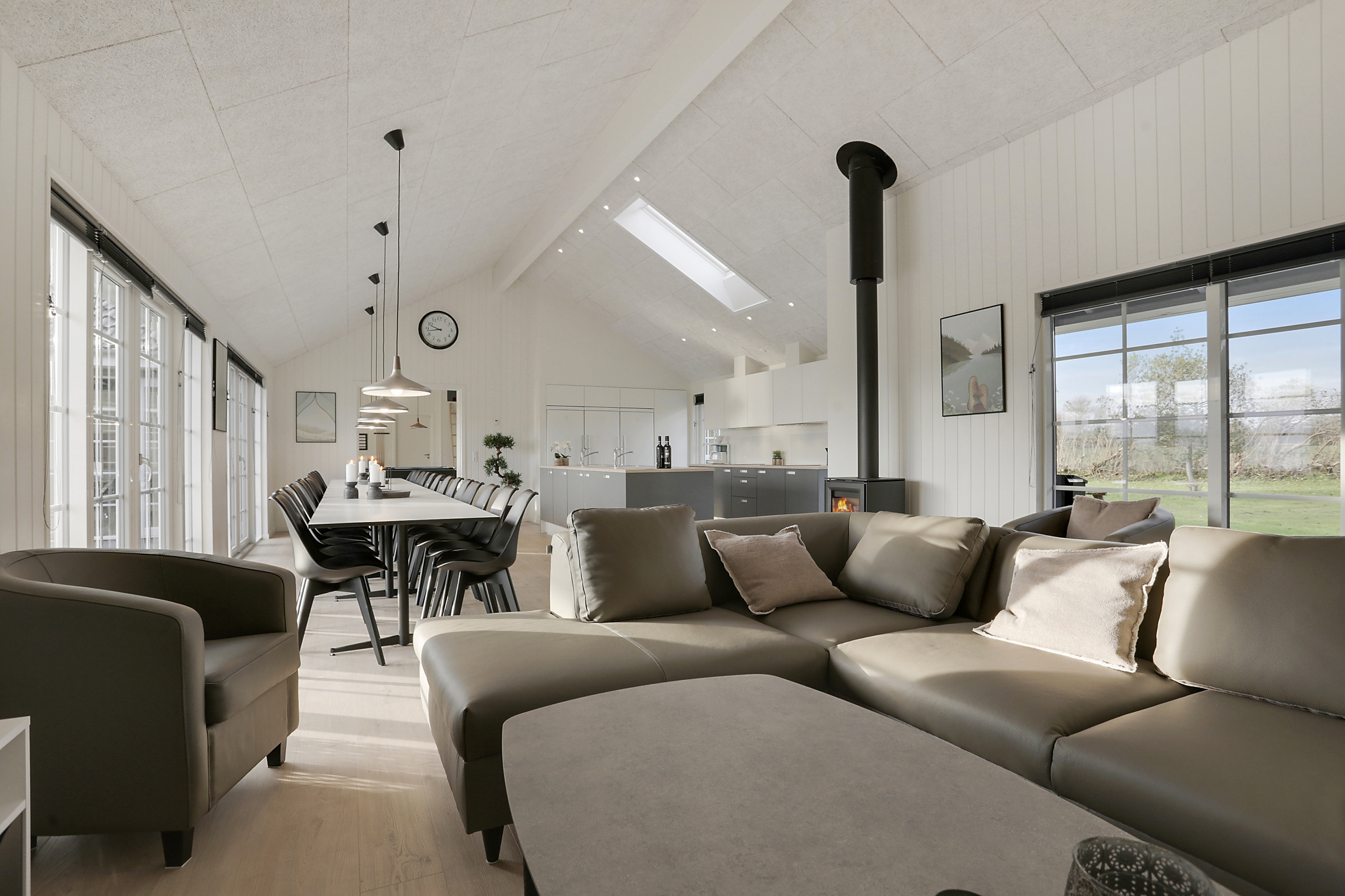 Die Couch im Luxusferienhaus Nr. 415 in Fünen und seine Inseln lädt zu Gesellschaftsspielen oder zu Kinoabenden ein.