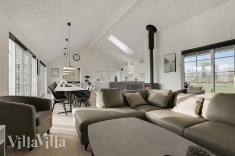 Die Couch im Luxusferienhaus Nr. 415 in Fünen und seine Inseln lädt zu Gesellschaftsspielen oder zu Kinoabenden ein.