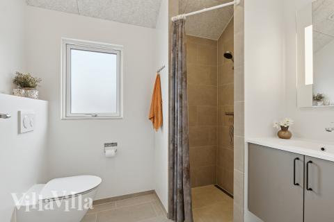 Eines der Badezimmer im Luxusferienhaus Nr. 699