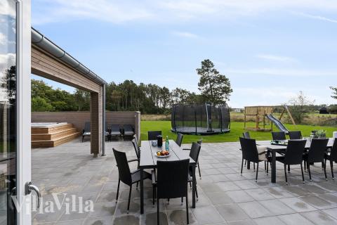 Das Luxusferienhaus Nr. 699 hat eine tolle Terrasse, die mit hochwertigen Gartenmöbeln für 26 Personen ausgestattet ist.