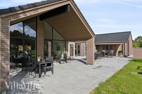 Genießen Sie einen Grillabend auf der Terrasse des Luxusferienhauses Nr. 699 in Nordjütland