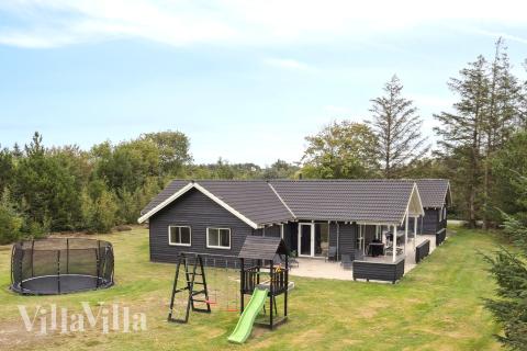 Dieses schöne Poolhaus Nr. 387 mit Platz für 24 Personen liegt in Westjütland