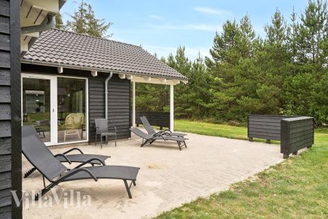 Genießen Sie einen Grillabend auf der Terrasse des Luxusferienhauses Nr. 387 in Westjütland