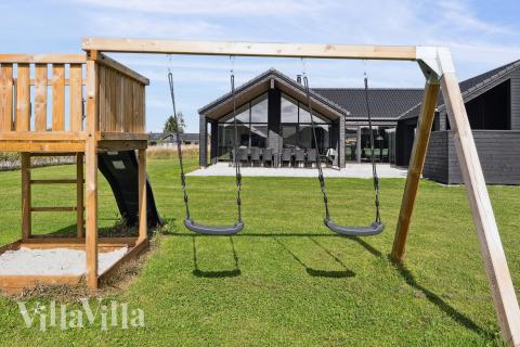Zu dem attraktiven Ferienhaus Nr. 655 in Fünen und seine Inseln gehört auch ein tolles Angebot im Außenbereich, z. B. Spieleturm und Schaukeln
