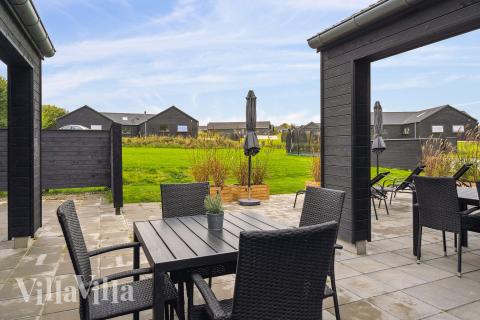 Große Terrasse am Luxusferienhaus Nr. 664 in Südjütland.