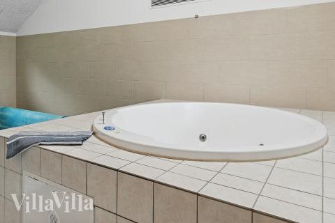 Genießen Sie den warmen Whirlpool im Luxusferienhaus Nr. 222 in Lolland/Falster/Mön