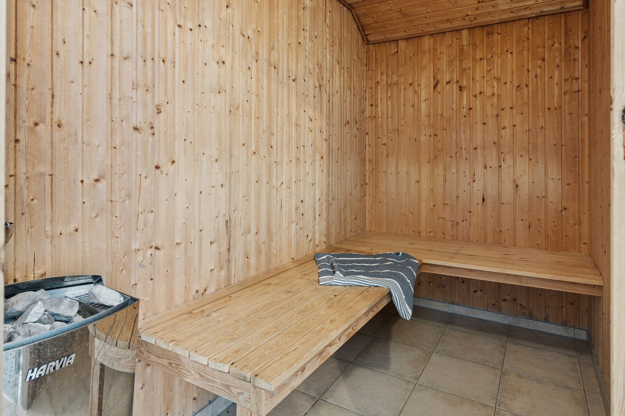 Genießen Sie die heiße Sauna im Luxusferienhaus Nr. 222 für 18 Personen
