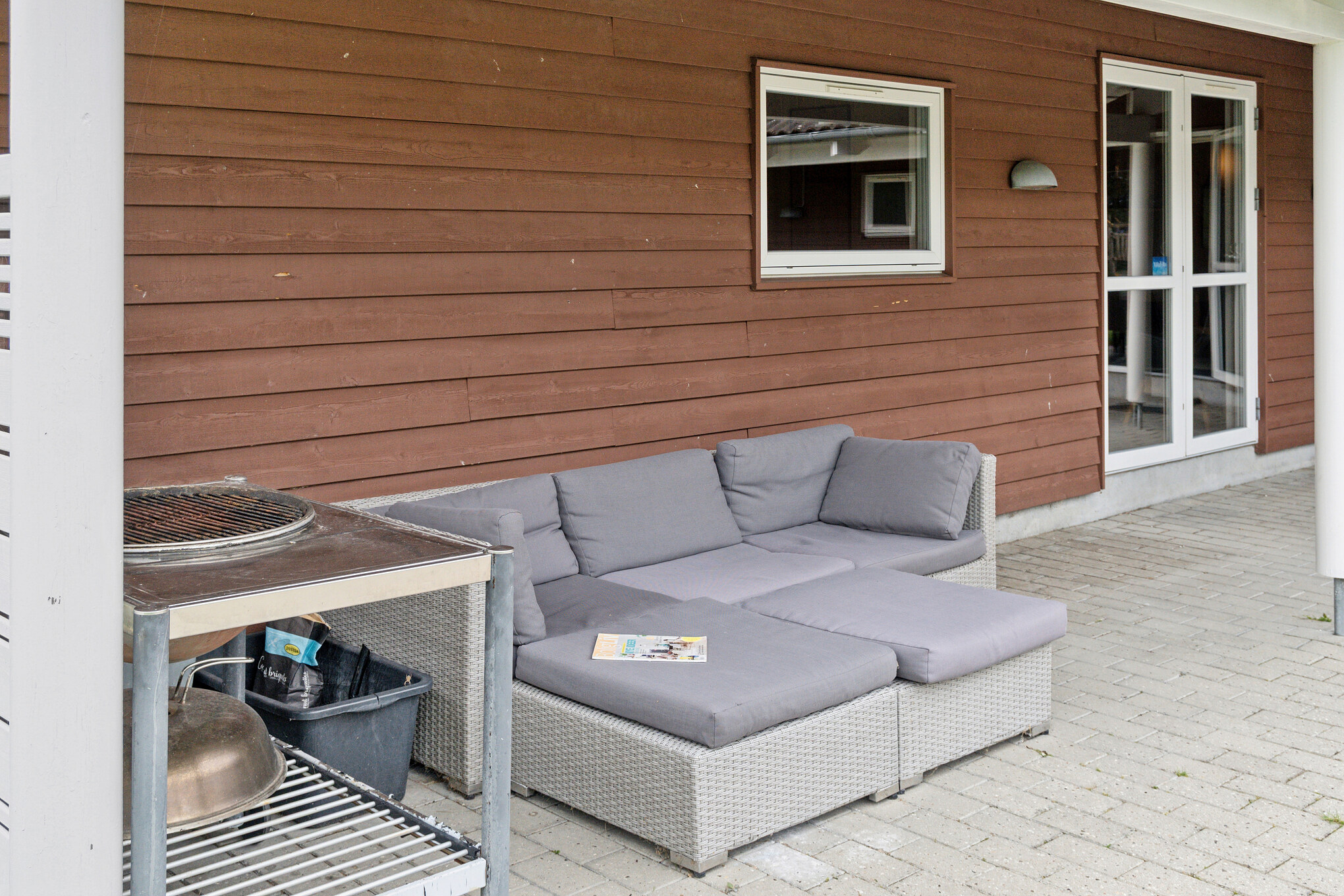 Auf der Terrasse des Ferienhauses Nr. 222 ist Platz für 18 Personen.