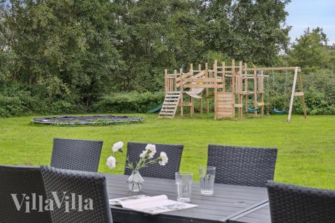 Große Terrasse am Luxusferienhaus Nr. 222 in Lolland/Falster/Mön.