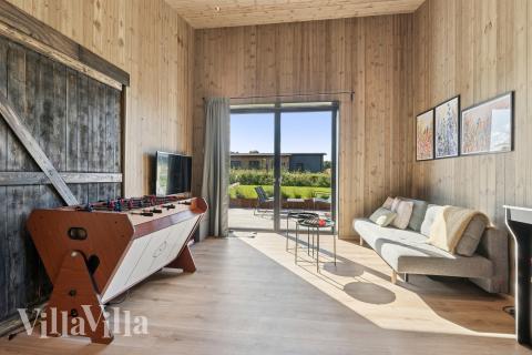 Neben den vielen schönen Stunden, die man im Poolbereich des Hauses verbringen kann, bietet das Luxusferienhaus 925 auch Spielevergnügen bei Billard/Tischtennis und Darts