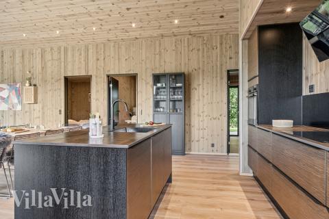 Die Küche in dem Luxusferienhaus Nr. 925 ist so gut ausgestattet, dass man problemlos Mahlzeiten für 12 Personen zubereiten kann.