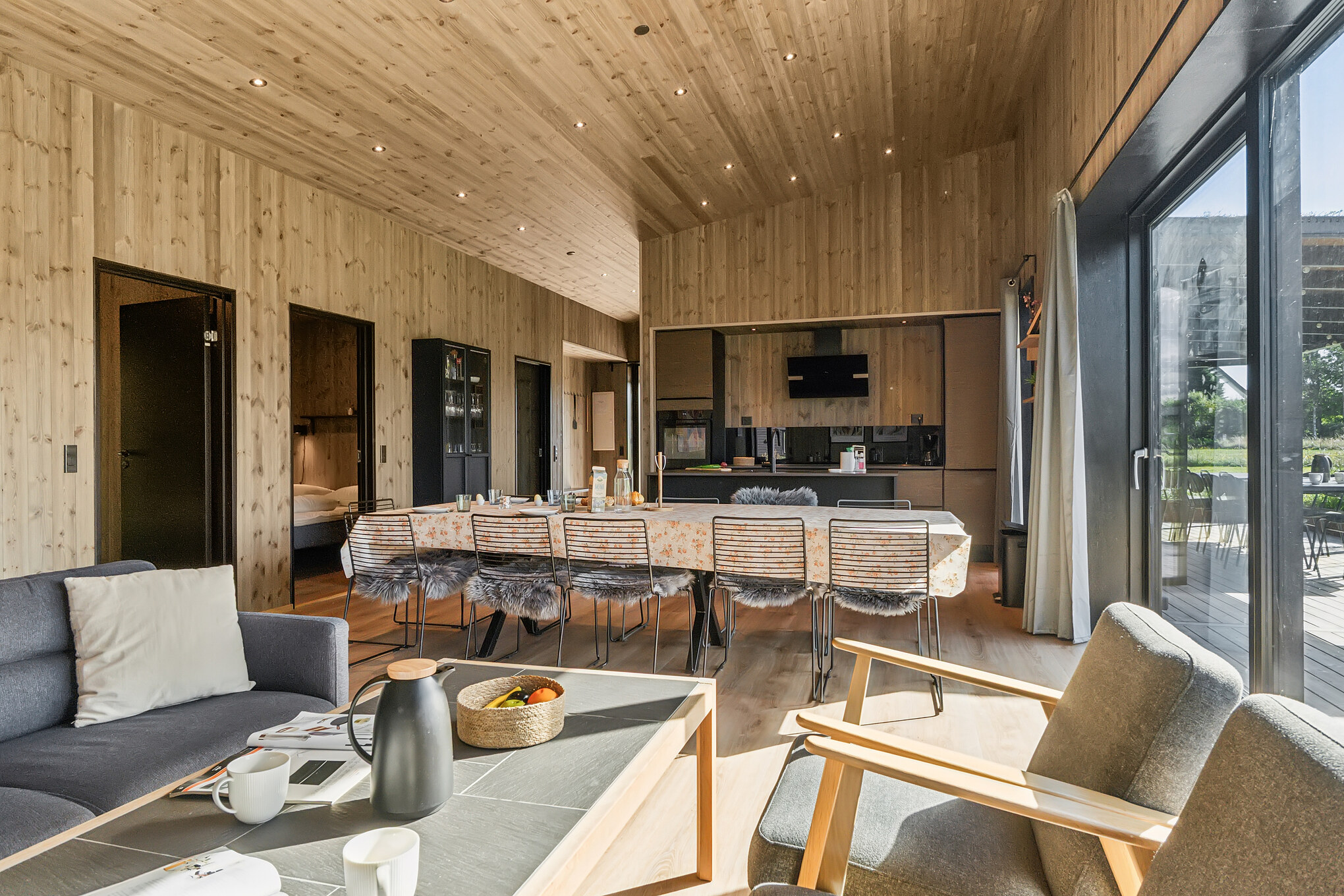 Der Aufenthaltsraum bietet Platz für 12 Personen, wenn ihr das Ferienhaus 925 in Limfjord besucht.