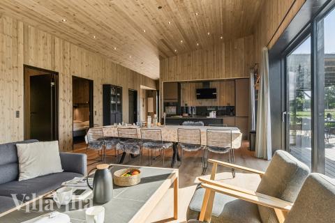 Der Aufenthaltsraum bietet Platz für 12 Personen, wenn ihr das Ferienhaus 925 in Limfjord besucht.