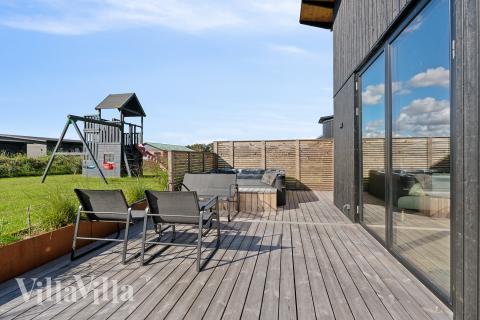 Auf der Terrasse des Ferienhauses Nr. 925 ist Platz für 12 Personen.