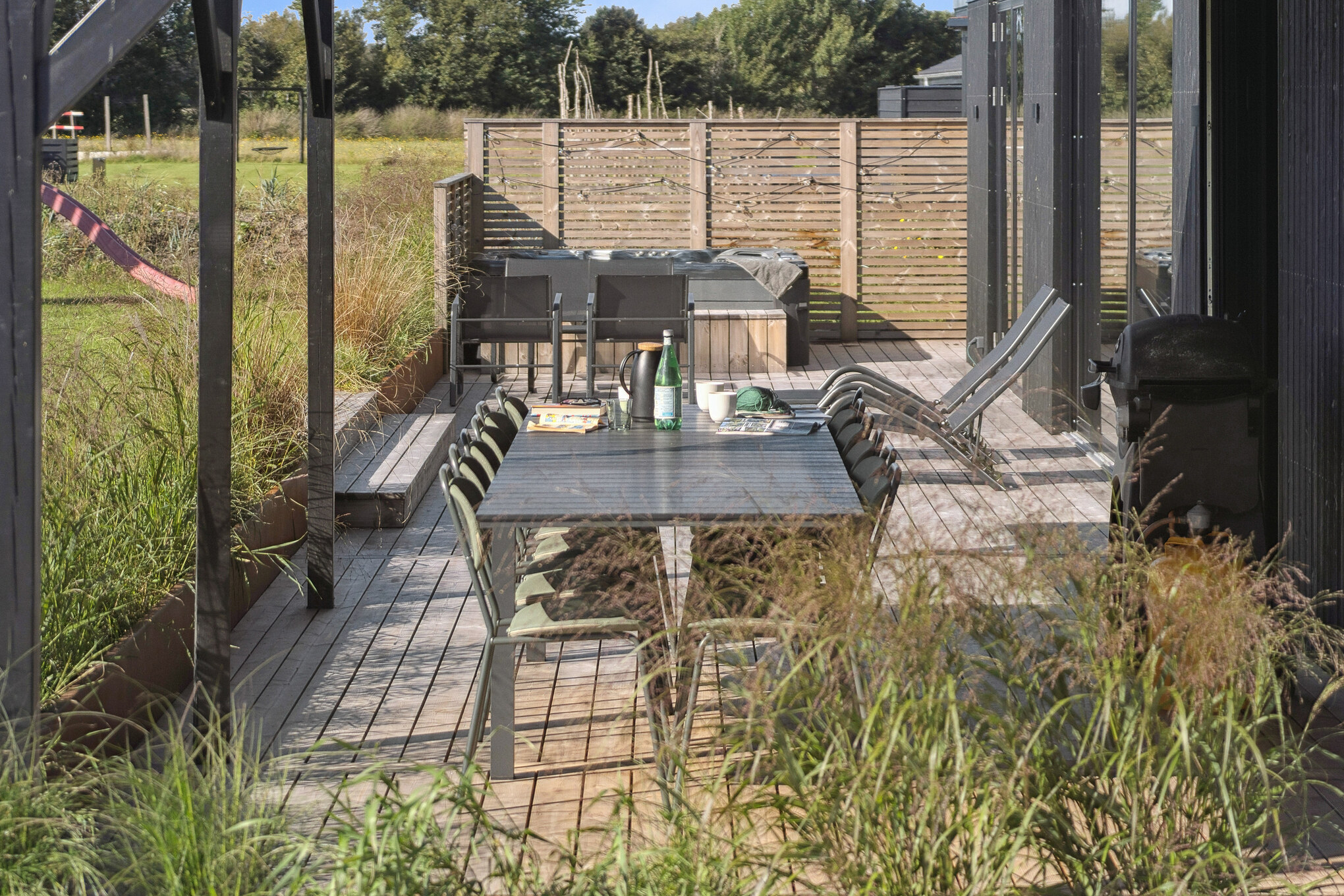 Das Luxusferienhaus Nr. 925 hat eine tolle Terrasse, die mit hochwertigen Gartenmöbeln für 12 Personen ausgestattet ist.