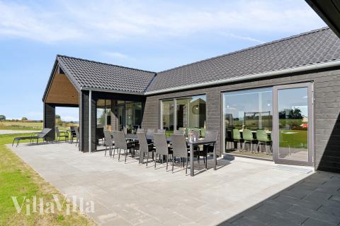 Auf der Terrasse des Ferienhauses Nr. 673 ist Platz für 20 Personen.