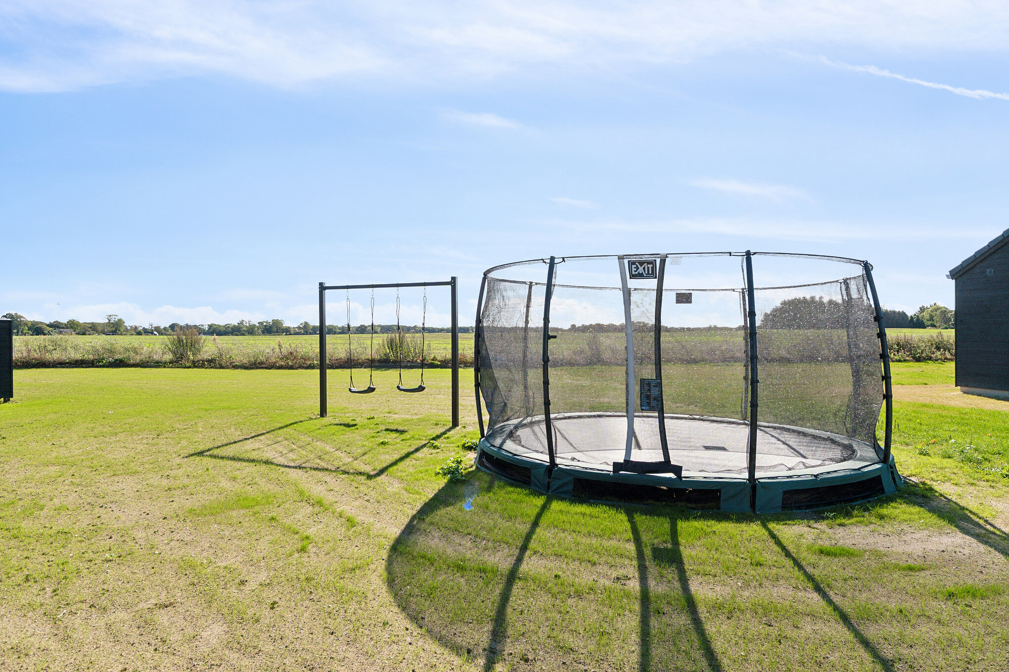 Zu dem attraktiven Ferienhaus Nr. 673 in Fünen und seine Inseln gehört auch ein tolles Angebot im Außenbereich, z. B. Spieleturm und Schaukeln