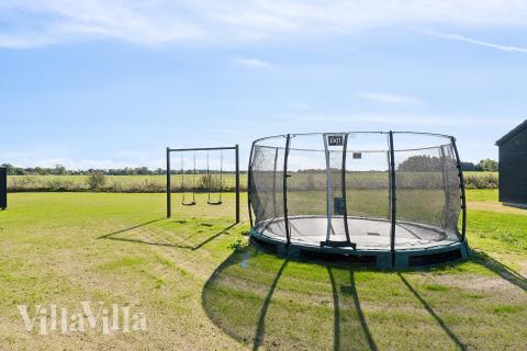 Zu dem attraktiven Ferienhaus Nr. 673 in Fünen und seine Inseln gehört auch ein tolles Angebot im Außenbereich, z. B. Spieleturm und Schaukeln