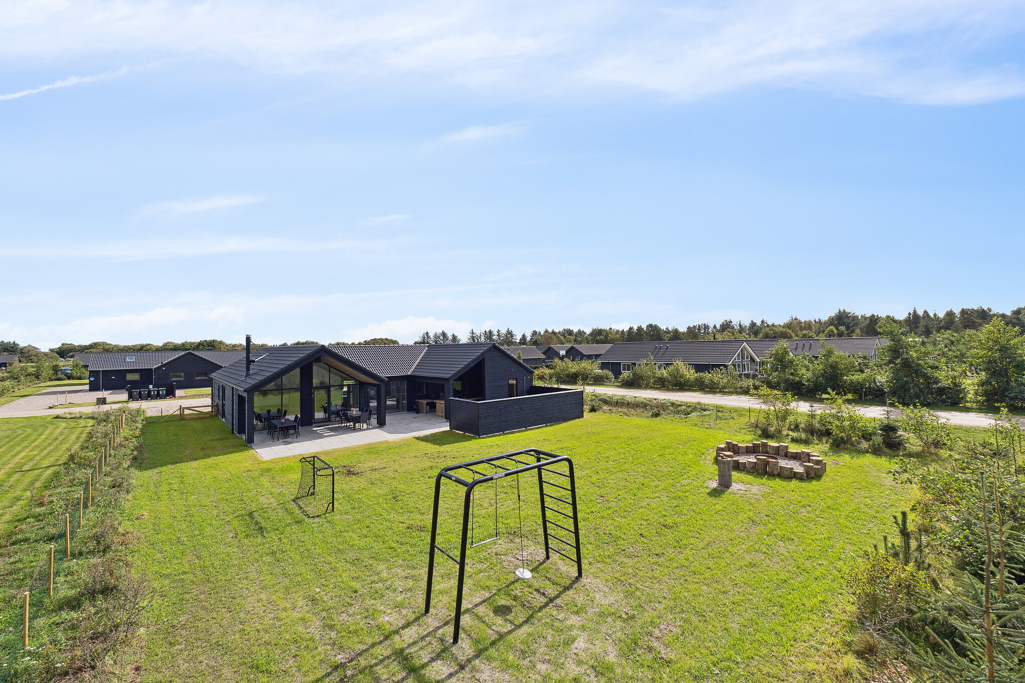 Dieses schöne Poolhaus Nr. 698 mit Platz für 14 Personen liegt in Westjütland