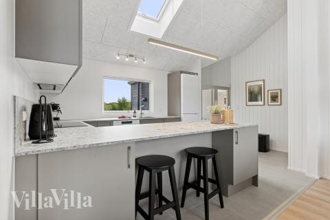 Die Küche in dem Luxusferienhaus Nr. 698 ist so gut ausgestattet, dass man problemlos Mahlzeiten für 14 Personen zubereiten kann.