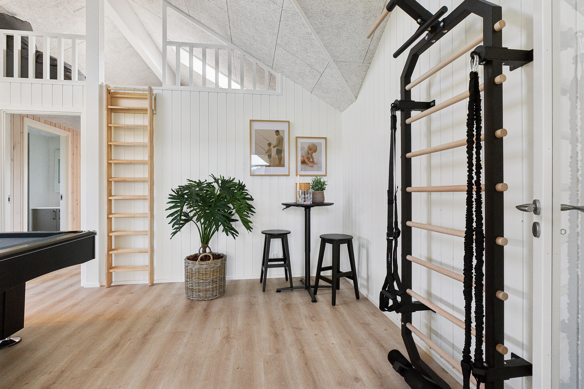 Neben den vielen schönen Stunden, die man im Poolbereich des Hauses verbringen kann, bietet das Luxusferienhaus 698 auch Spielevergnügen bei Billard/Tischtennis und Darts